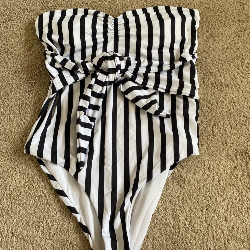 Strapless striped swimsuit